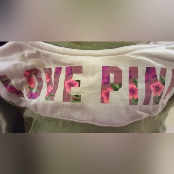 #76 VS Pink 1/2 Zip 🌸 - Picture 3 of 4